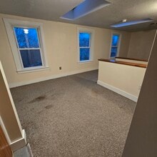 23 Highland Ave, Unit 23 Highland ave Apt 3 in Bangor, ME - Foto de edificio - Building Photo