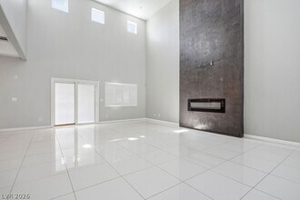 7285 Winding Creek Dr in Las Vegas, NV - Building Photo - Building Photo