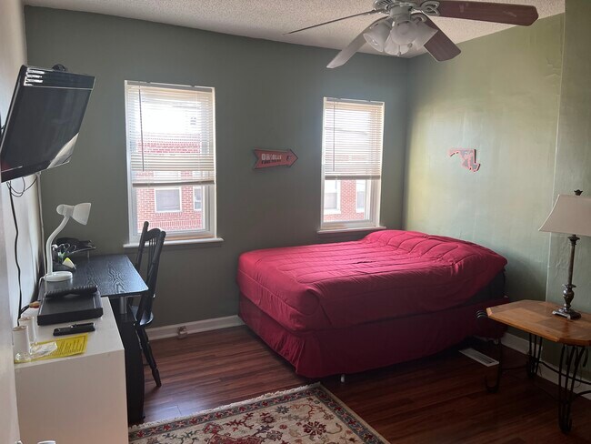 852 Carroll St photo'