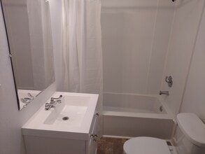 1120 28th St in Orange, TX - Building Photo - Building Photo