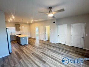 121 Foster Wy Dr in Huntsville, AL - Building Photo - Building Photo