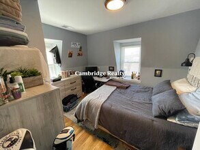 87 Munroe St, Unit 3L in Somerville, MA - Building Photo - Building Photo