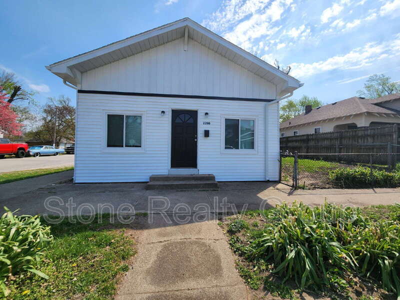 2200 S 8th St in Terre Haute, IN - Building Photo