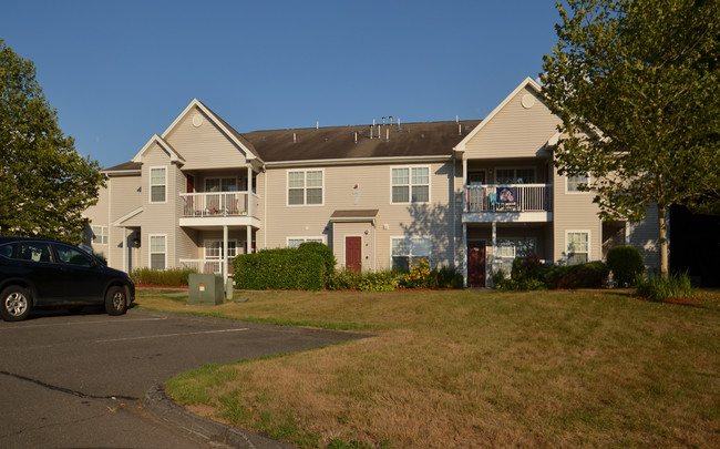 Griswold Hills in Newington, CT - Foto de edificio - Building Photo