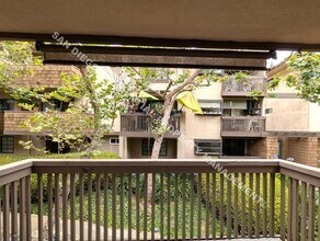 8850 Villa La Jolla Dr in San Diego, CA - Building Photo - Building Photo