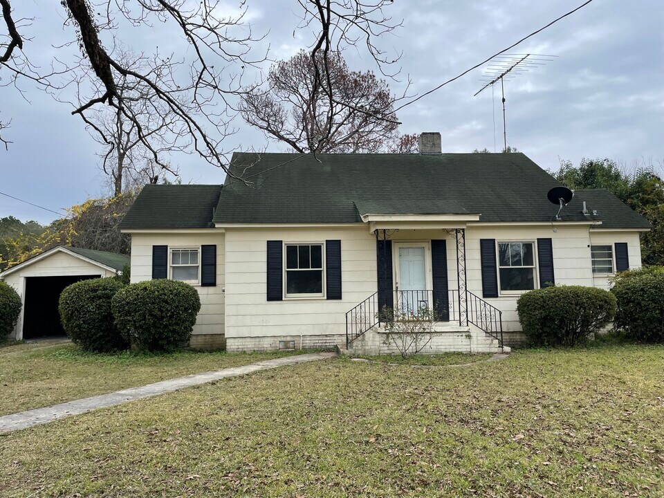 603 S Tillman St in Glennville, GA - Building Photo
