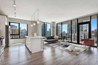 833 N Clark St in Chicago, IL - Building Photo - Building Photo