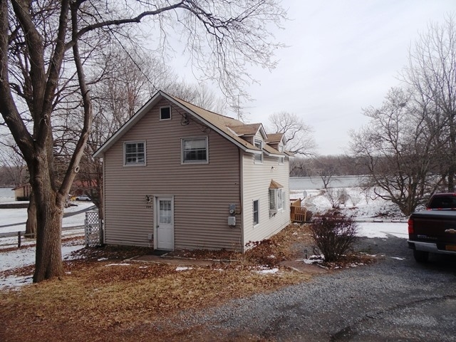 238 Van Wies Point Rd in Glenmont, NY - Foto de edificio - Building Photo