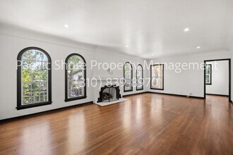 107 N Mansfield Ave in Los Angeles, CA - Building Photo - Building Photo