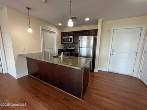 74 Weibel Ave in Saratoga Springs, NY - Building Photo - Building Photo