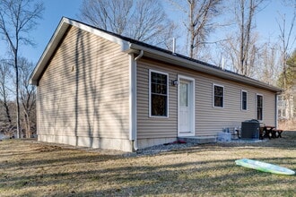 15 Hillyndale Rd in Storrs Mansfield, CT - Foto de edificio - Building Photo