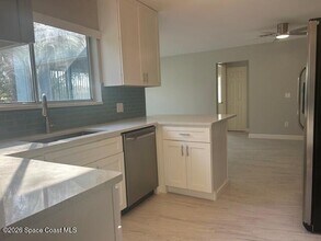 991 Hooper Ave NE in Palm Bay, FL - Building Photo - Building Photo