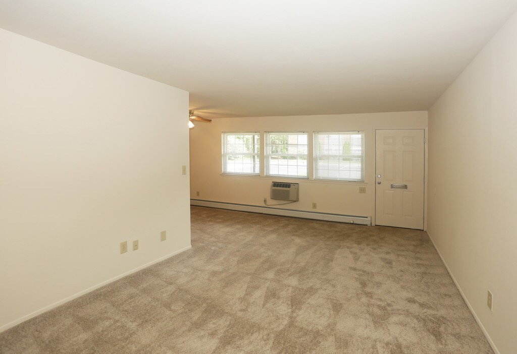 Heatherwood House at Ronkonkoma Lake Ronkonkoma, NY Apartments