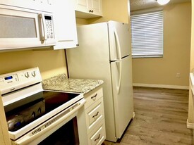4945 Getner St, Unit 4945 in New Port Richey, FL - Building Photo