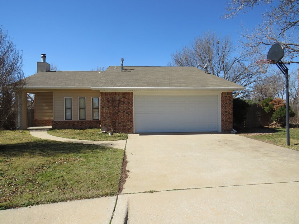 108 NE 48th St in Lawton, OK - Building Photo