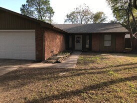 828 Noreda Street in Angleton, TX - Building Photo