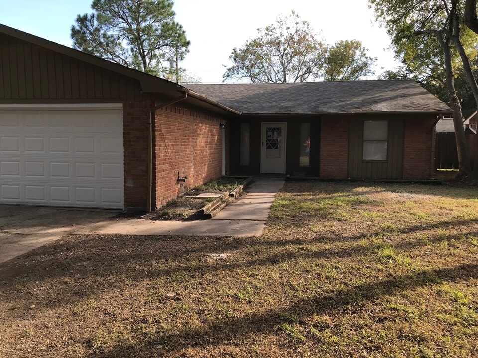 828 Noreda Street in Angleton, TX - Building Photo