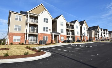 The Berkeley at Medford Pointe in Greenville, NC - Foto de edificio - Building Photo