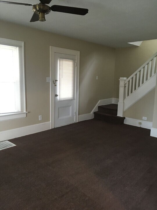 432 W Waterloo Rd in Akron, OH - Building Photo