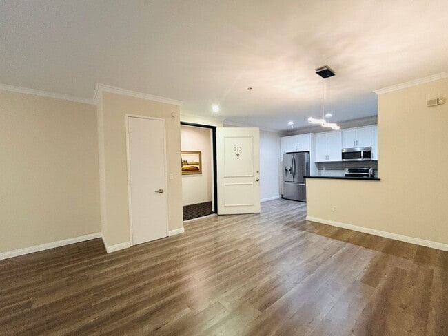 property at 625 S Berendo St