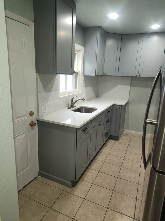 1110 Greenlee St in Denton, TX - Foto de edificio - Building Photo