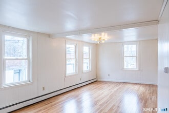 84 Front St in Putnam, CT - Building Photo - Building Photo