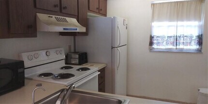 9340 Lagoon Pl in Davie, FL - Building Photo - Building Photo