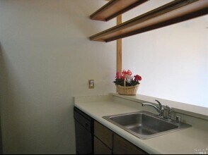 200 Courtyards E in Windsor, CA - Building Photo - Building Photo