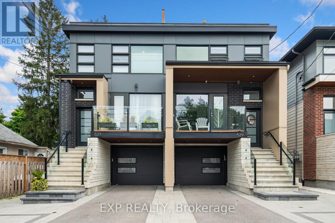 527 Broadhead Ave in Ottawa, ON - Building Photo