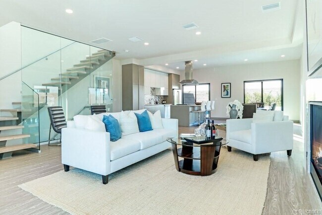 18711 Redwing St in Tarzana, CA - Building Photo - Building Photo