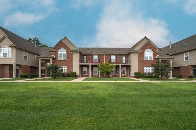 Legends Rosewood Village in Ypsilanti, MI - Foto de edificio - Building Photo