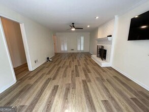 1502 Eryn Cir in Suwanee, GA - Building Photo - Building Photo