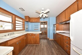 1927 N 118th St in Wauwatosa, WI - Foto de edificio - Building Photo