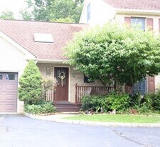 4 Courter Ln, Unit East Hanover Rental in East Hanover, NJ - Building Photo