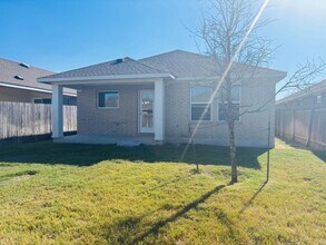 1302 Golden Barley Dr in Pflugerville, TX - Building Photo - Building Photo
