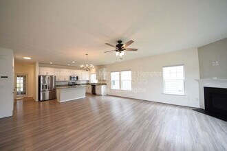 126 Peck Ln in Suffolk, VA - Foto de edificio - Building Photo