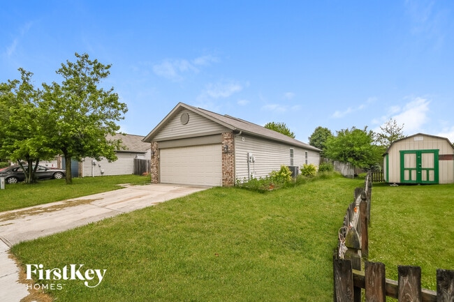 5815 Victory Ave in Indianapolis, IN - Foto de edificio - Building Photo