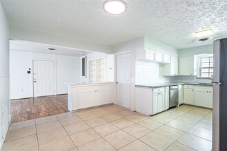 1726 Du Barry Ln in Houston, TX - Building Photo - Building Photo
