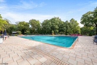 2 Claridge Dr in Verona, NJ - Building Photo - Building Photo