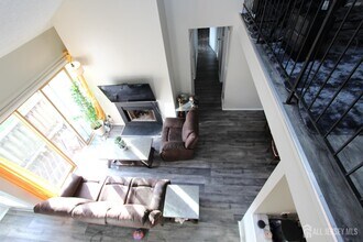 1016 Aspen Dr in Plainsboro, NJ - Foto de edificio - Building Photo