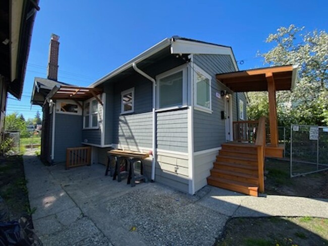 property at 4724 7th Ave NE