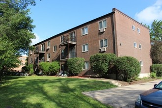 709 Strom Dr in West Dundee, IL - Foto de edificio - Building Photo