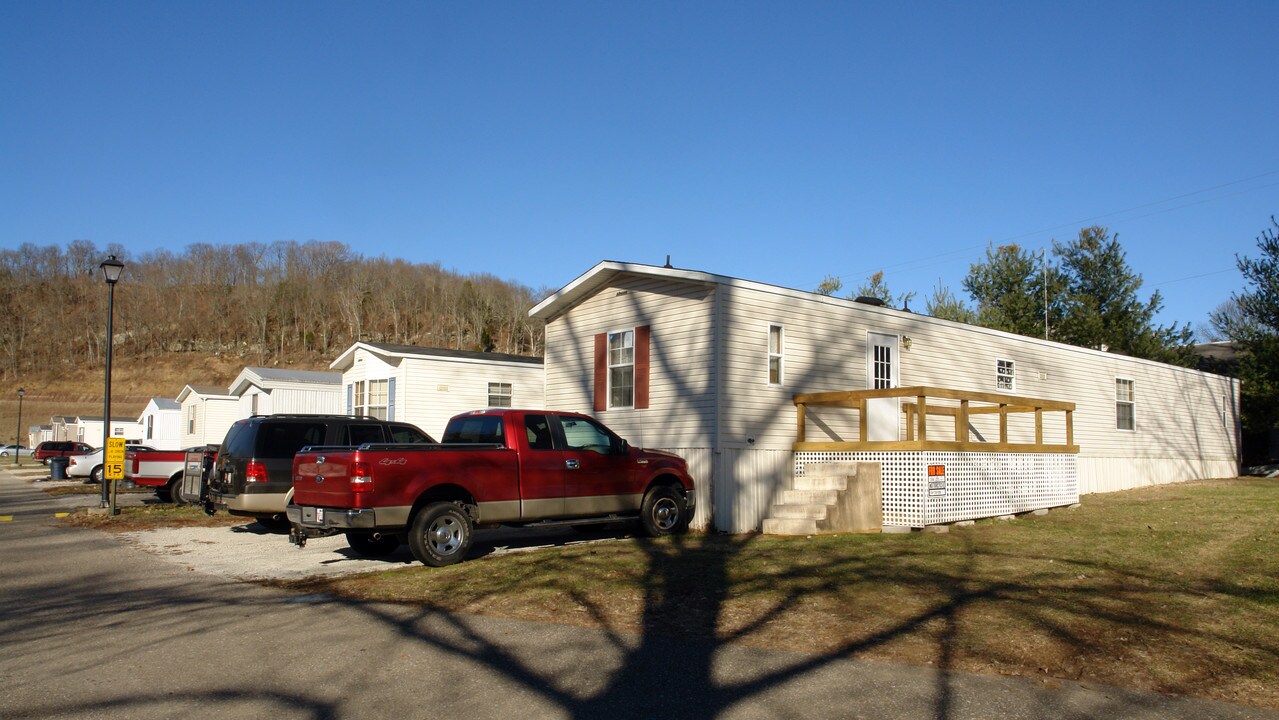 Martha Road Estates in Barboursville, WV - Building Photo