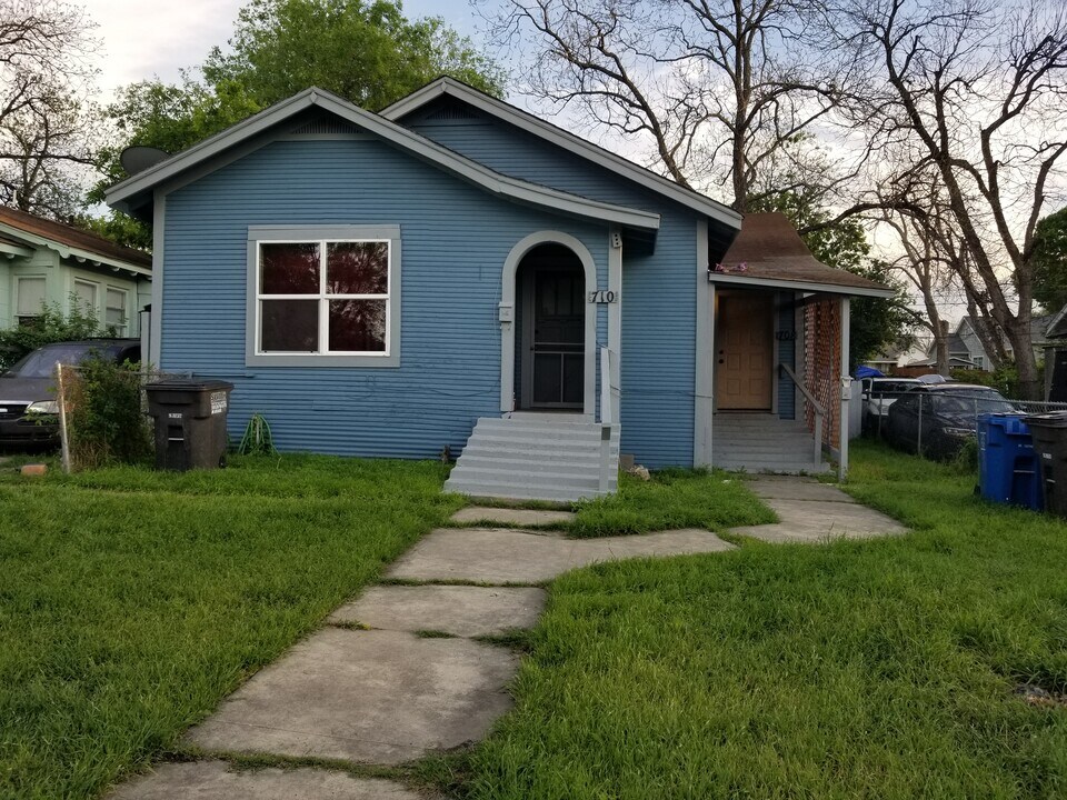 708 Bailey Ave in San Antonio, TX - Building Photo