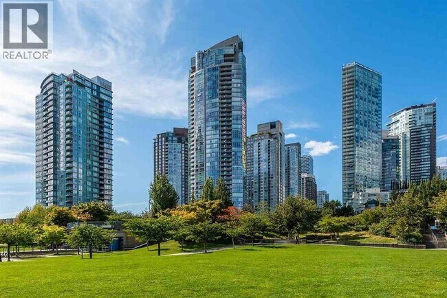 1408 Strathmore Mews in Vancouver, BC - Building Photo - Building Photo