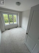 9249 White Oak Ave in Niagara Falls, ON - Building Photo - Building Photo