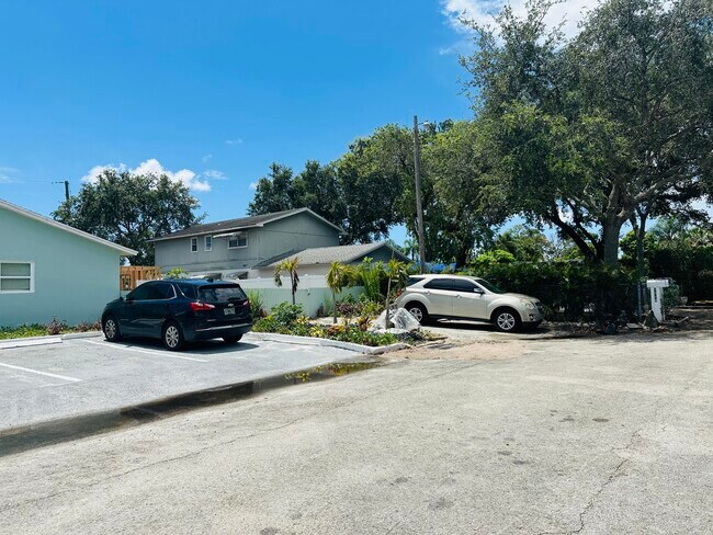 1520 Barbarie Ln in West Palm Beach, FL - Building Photo - Building Photo