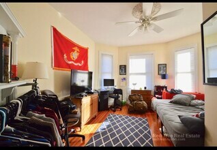 756 Saratoga St, Unit 756 Saratoga st East Bost in Boston, MA - Foto de edificio - Building Photo