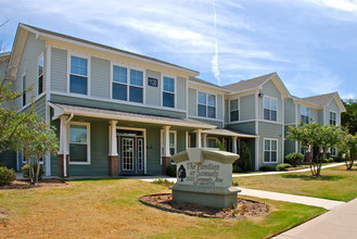 Pavilions at Samuels Apartments in Fort Worth, TX - Building Photo - Building Photo