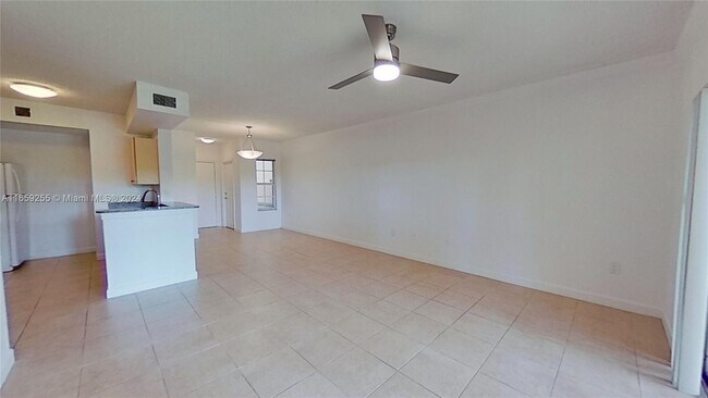 2493 Centergate Dr in Miramar, FL - Building Photo - Building Photo